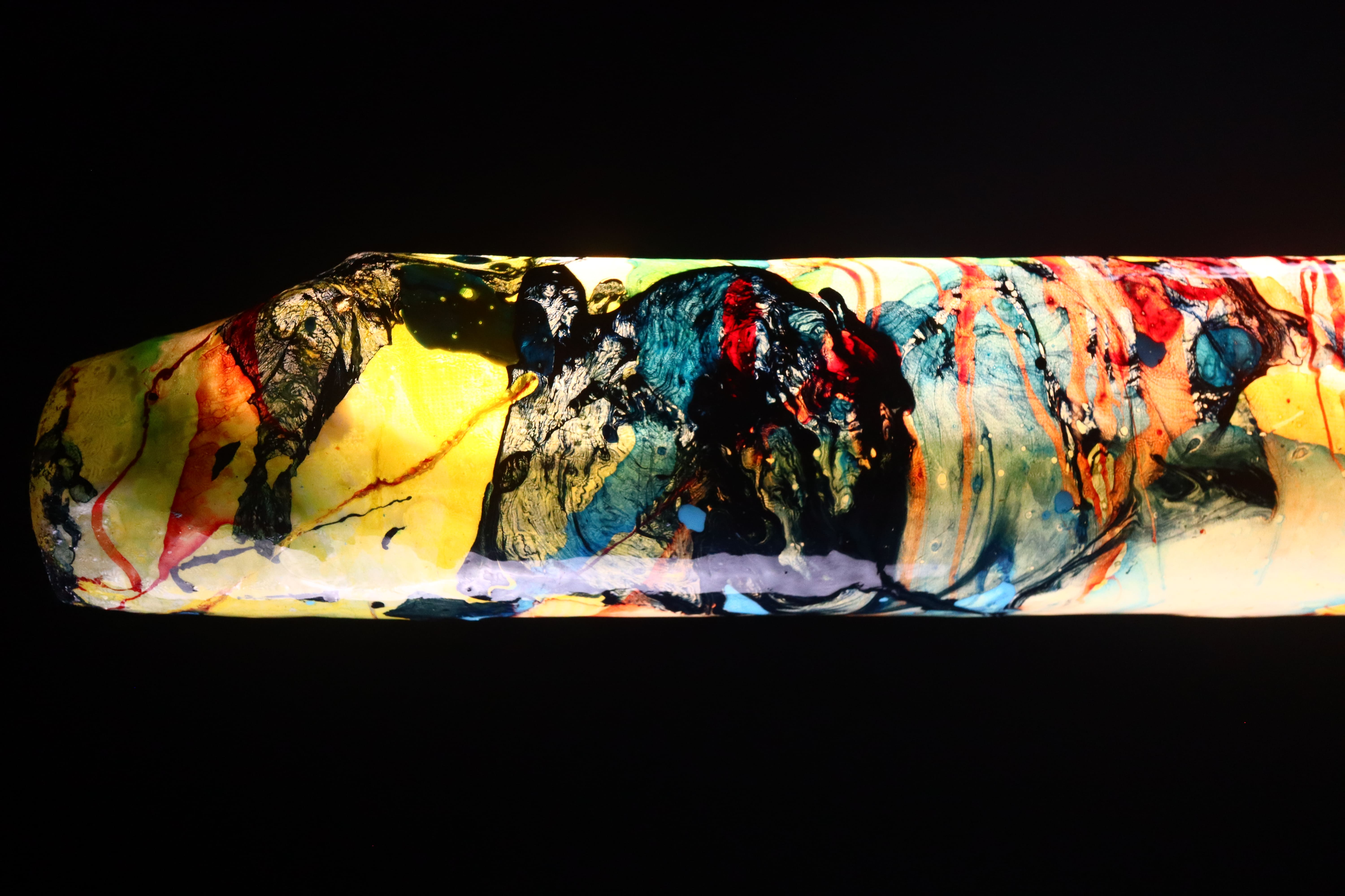 didj_star_0006_color_didgeridoo_lampada_sonora_design_musicale_da_terra_lampade_moderne_marcello_ballardini_3.jpg